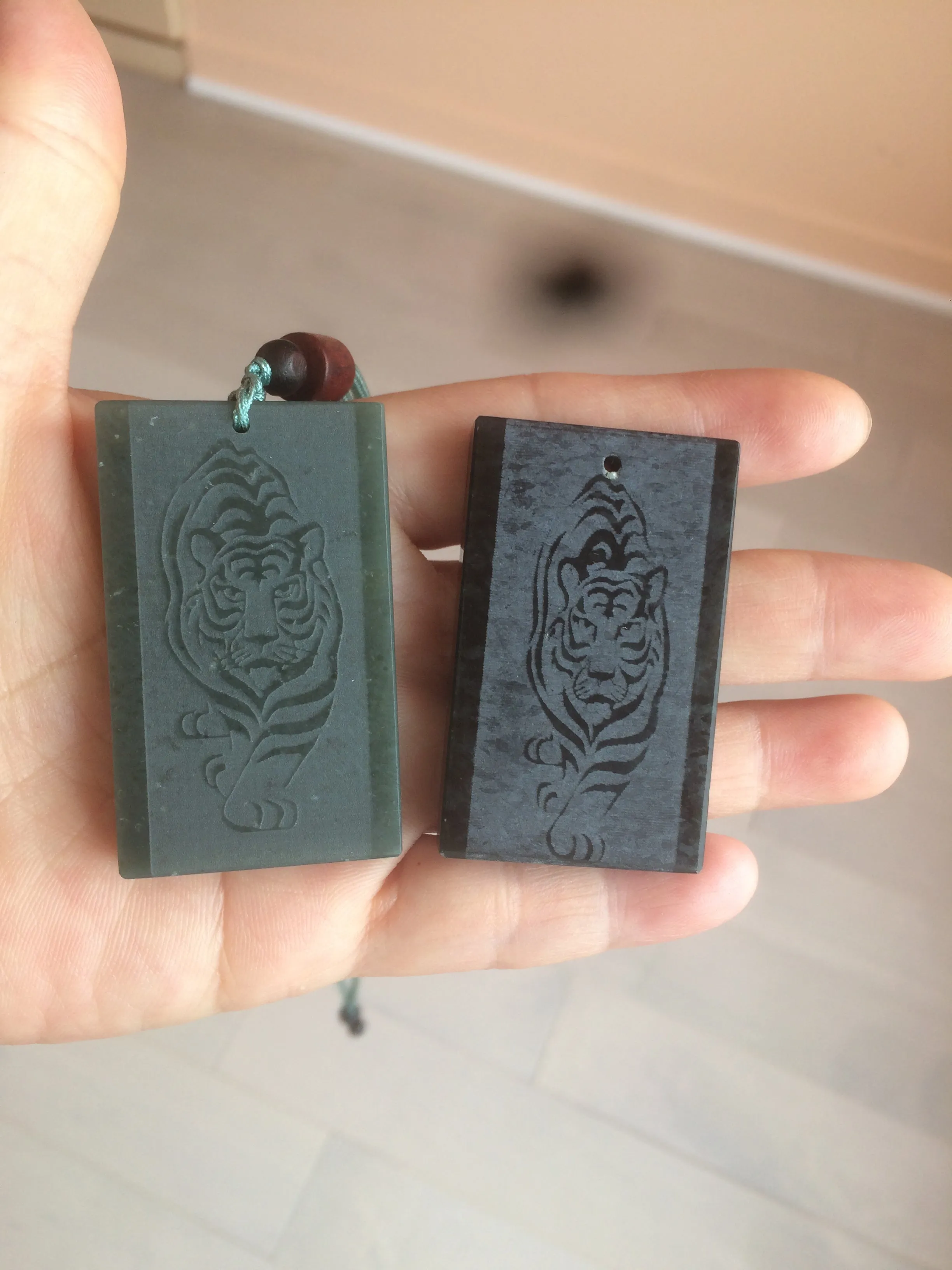 100% natural dark green/black nephrite Hetian jade (青玉) tiger safe and sound pendant J120