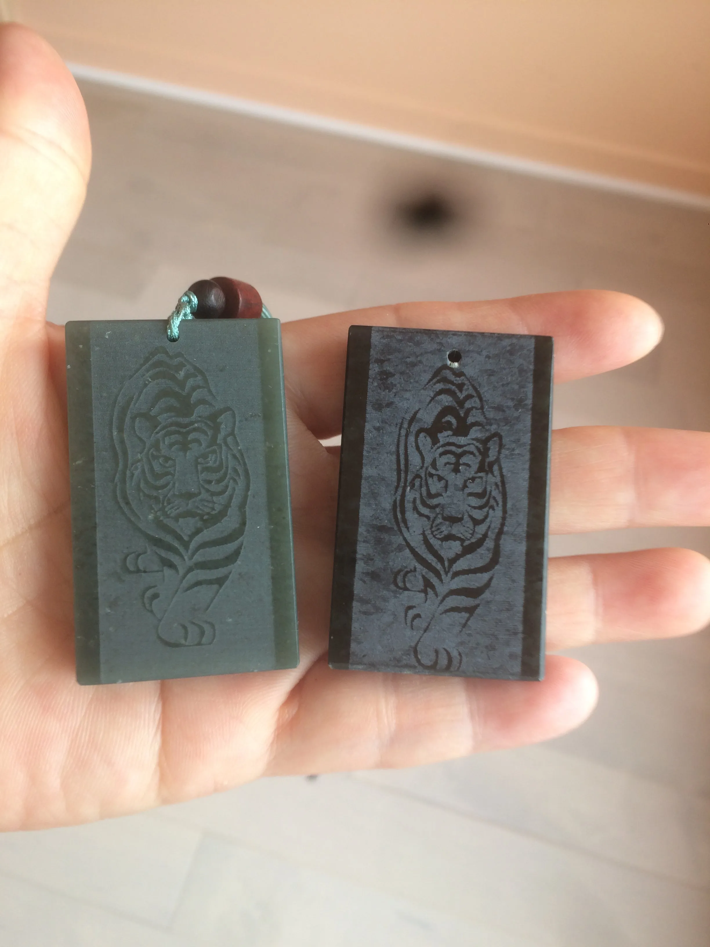 100% natural dark green/black nephrite Hetian jade (青玉) tiger safe and sound pendant J120