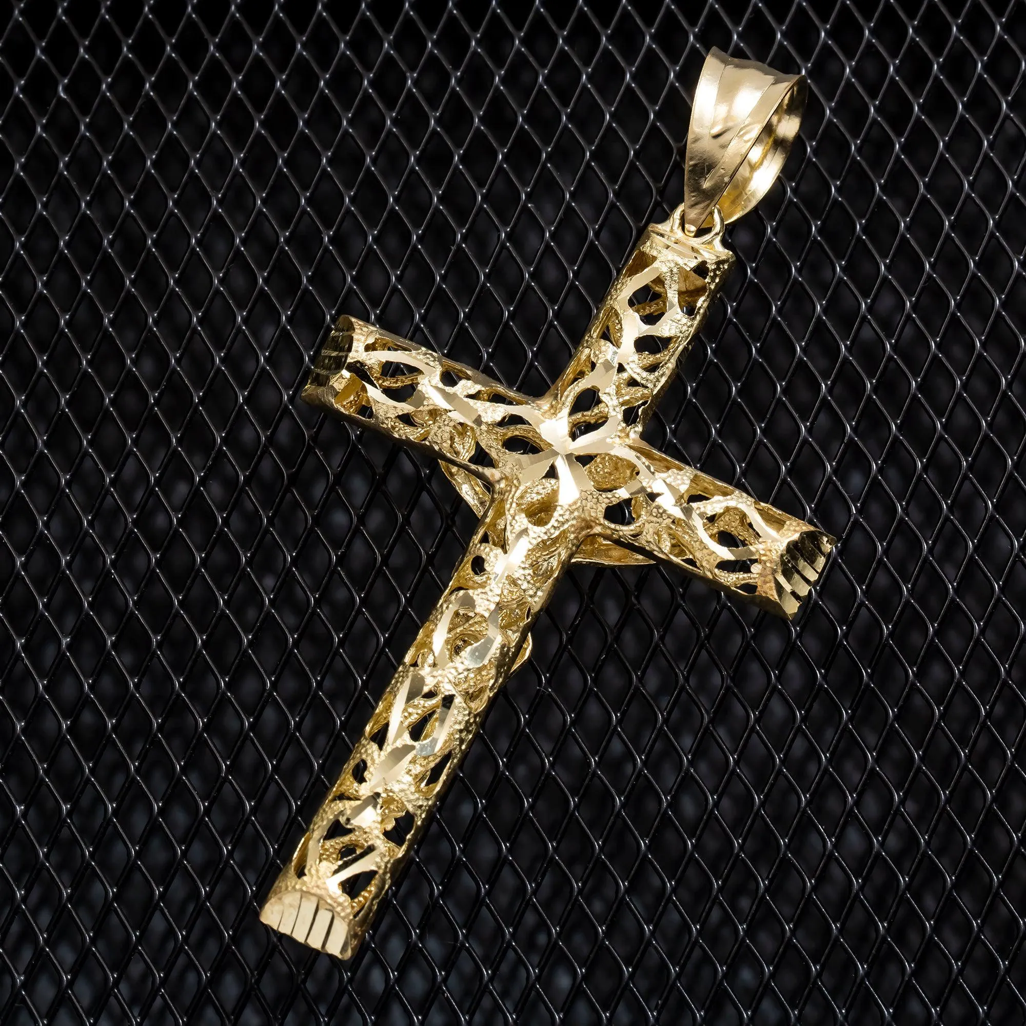 10K GOLD HOLLOW CRUCIFIX PENDANT 14.8G