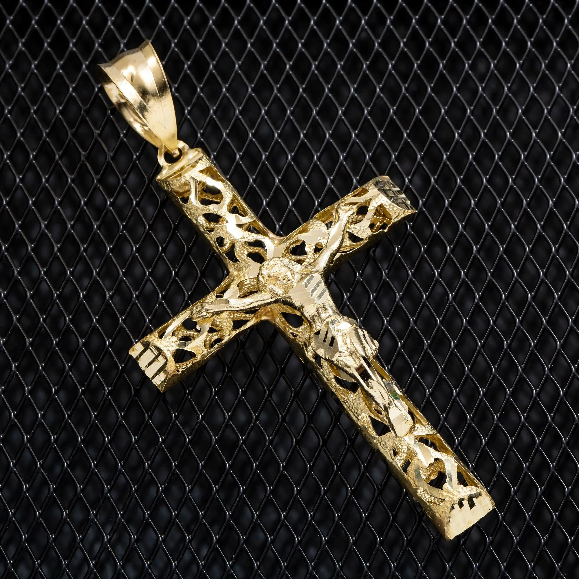 10K GOLD HOLLOW CRUCIFIX PENDANT 14.8G