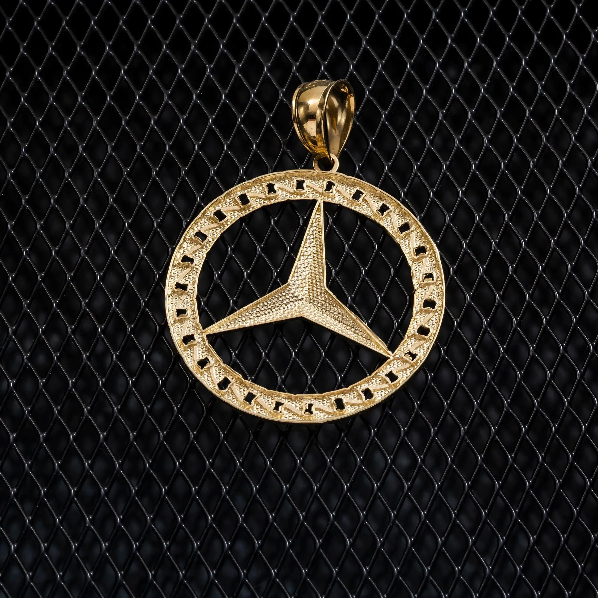 10K GOLD MERCEDES BENZ PENDANT 4.7G