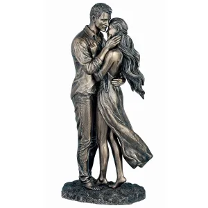 Amour Couples Embrace Ornament