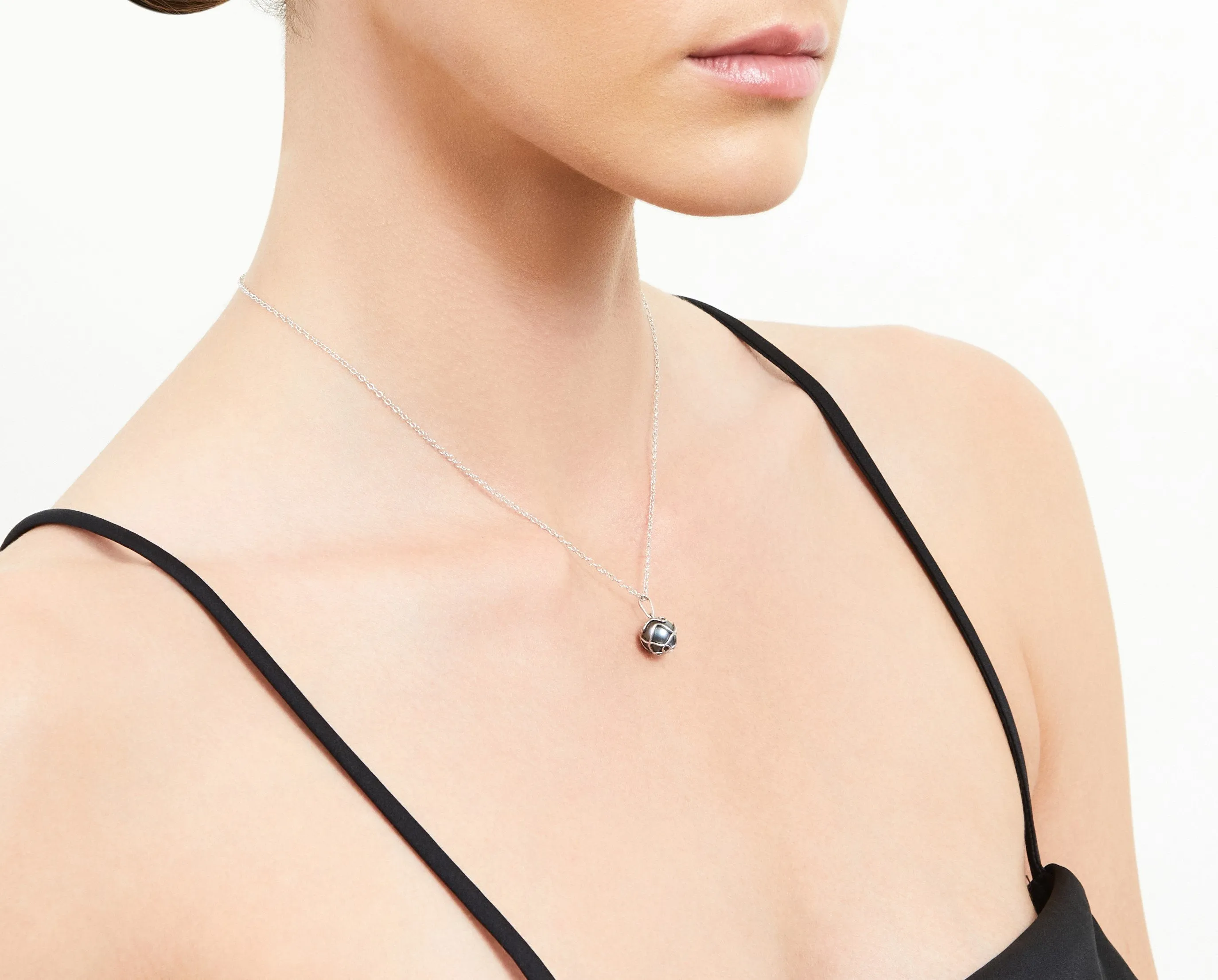 Black Tahitian Pearl Omerta Pendant