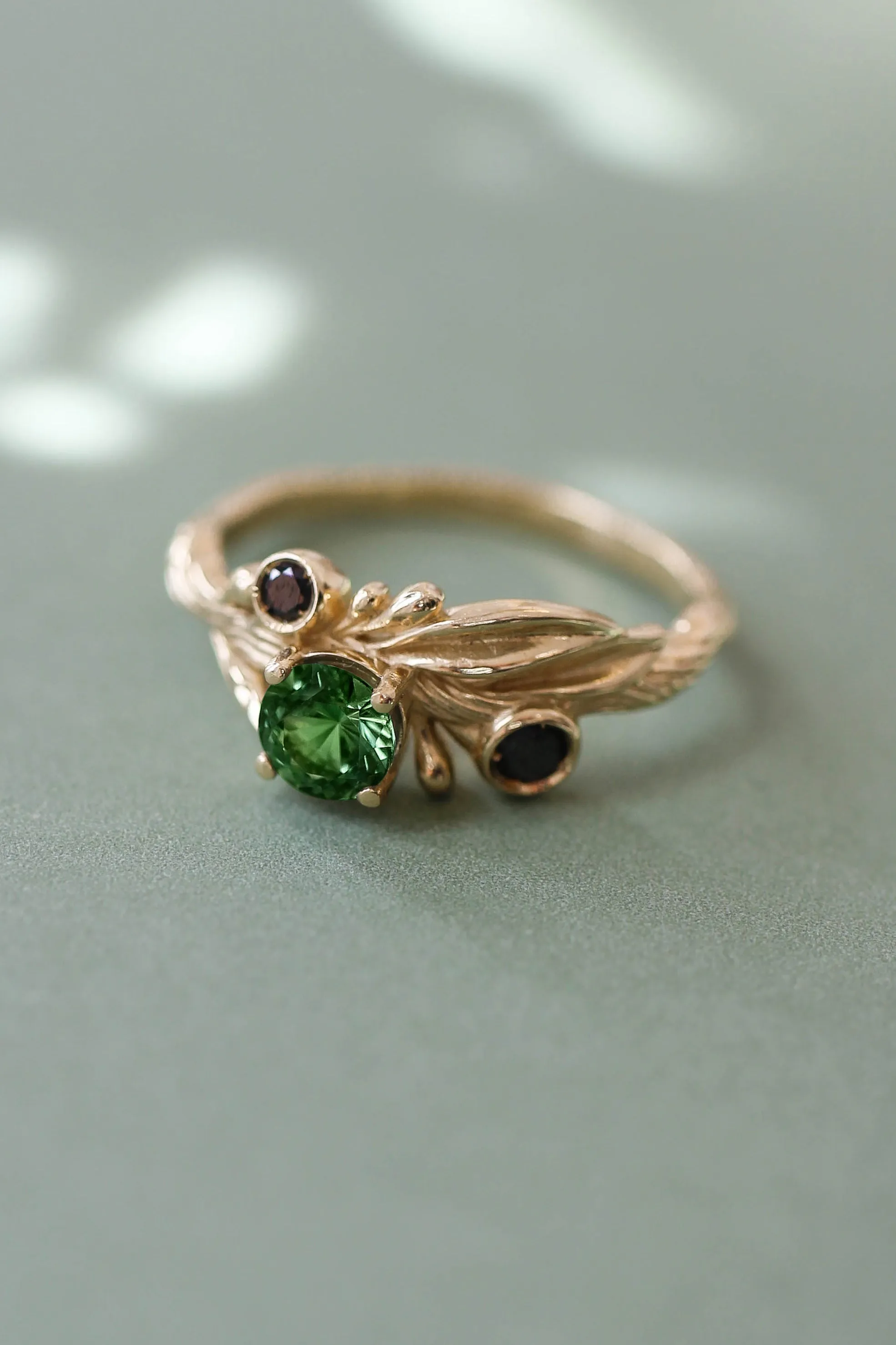 Bridal ring set with green tourmaline and black diamonds / Olivia