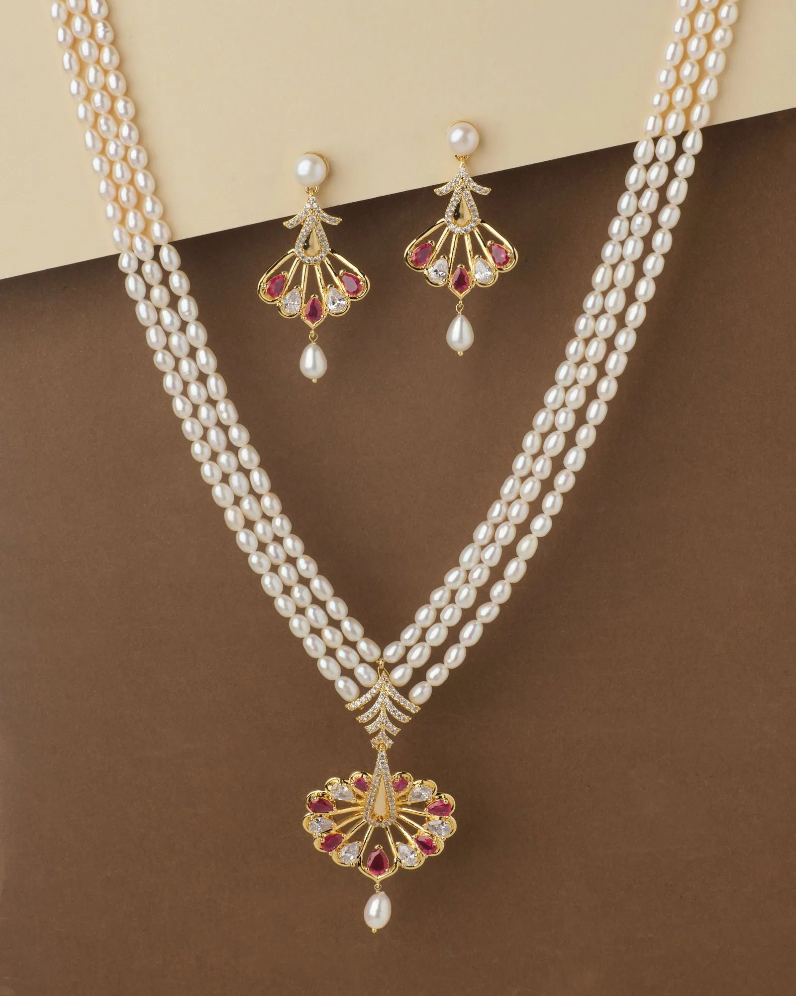 Fashionable Trendy Pearl Necklace Sets