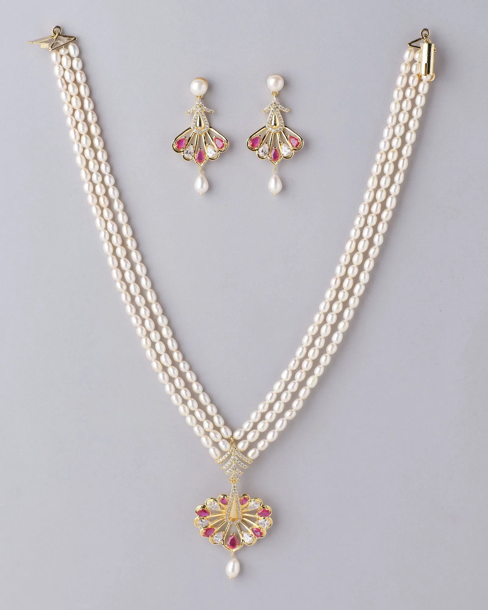 Fashionable Trendy Pearl Necklace Sets