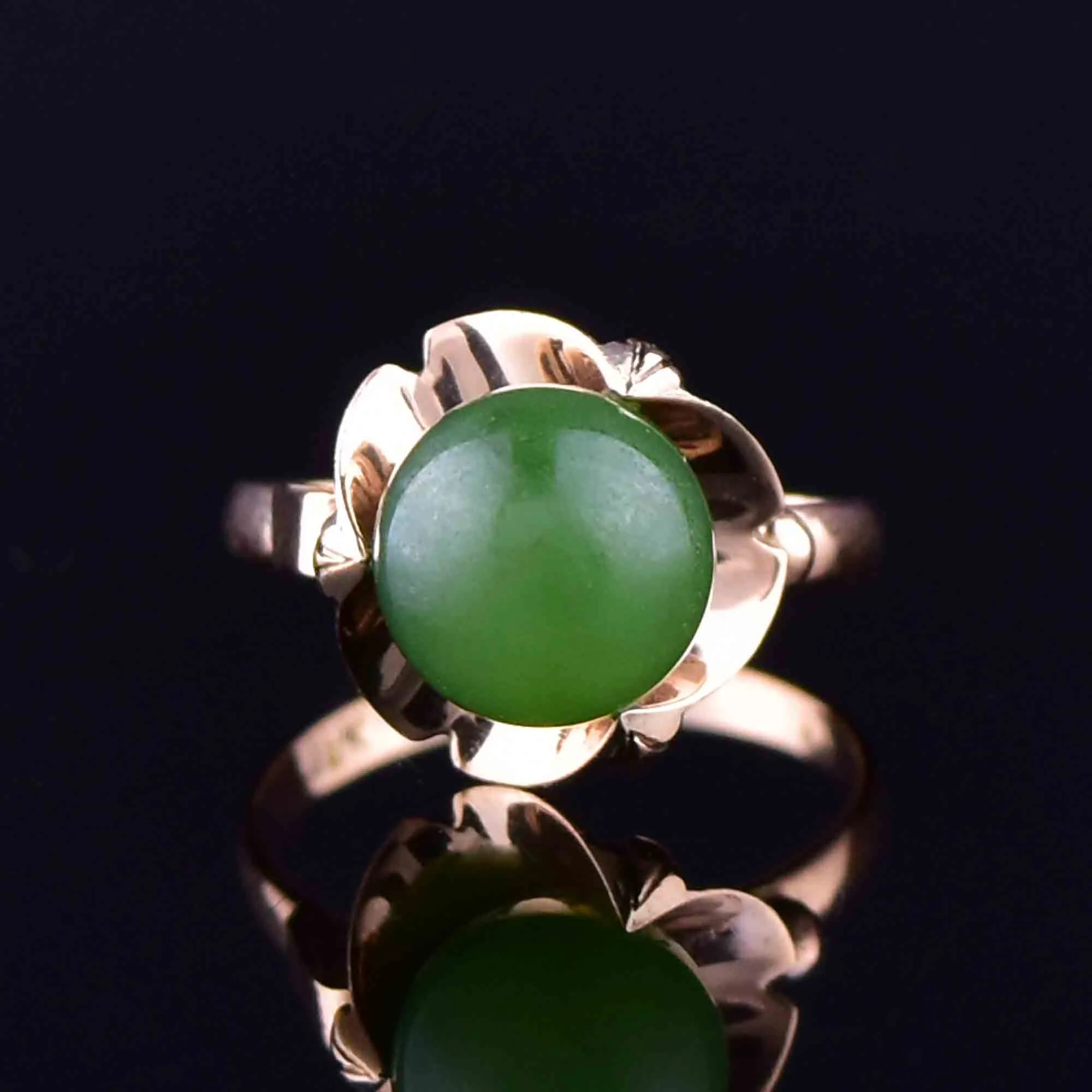 Vintage 18K Gold Buttercup Jade Ball Ring